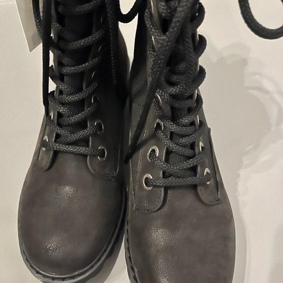 Blowfish - Picture 2 of 7